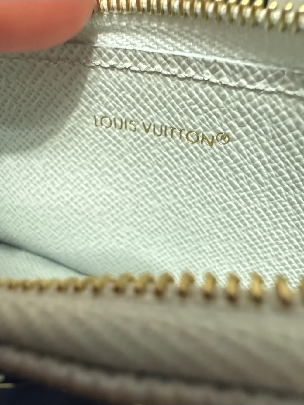 Louis Vuitton Key Pouch - Picture 5 of 7